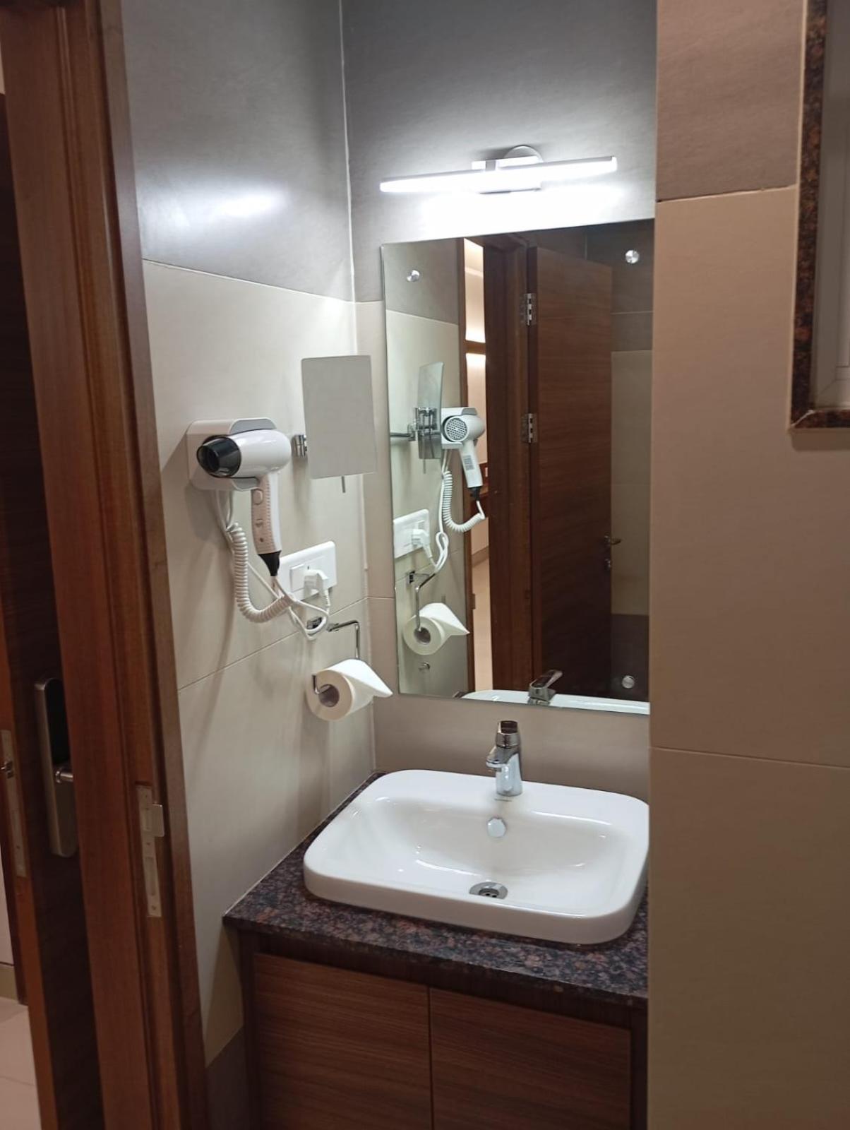 Highland Hotel Bengaluru Zewnętrze zdjęcie