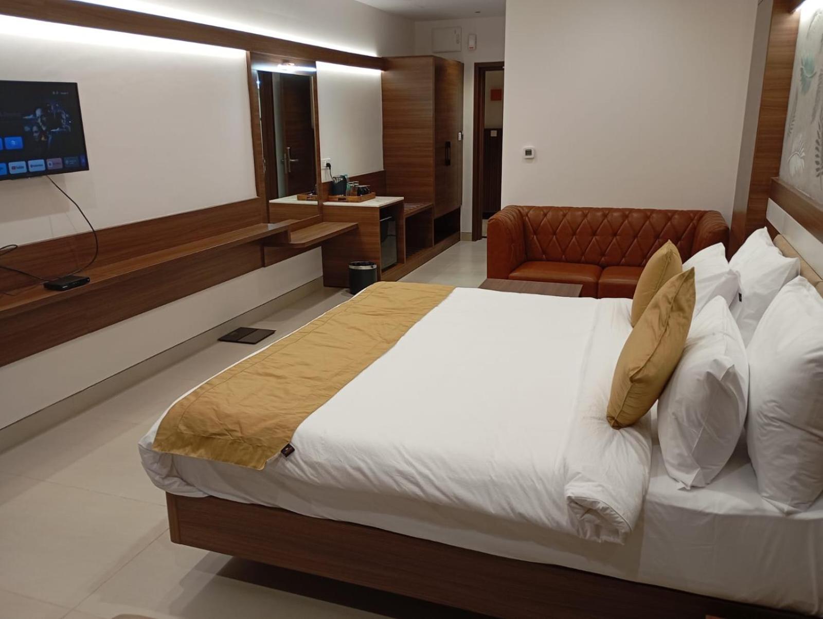 Highland Hotel Bengaluru Zewnętrze zdjęcie