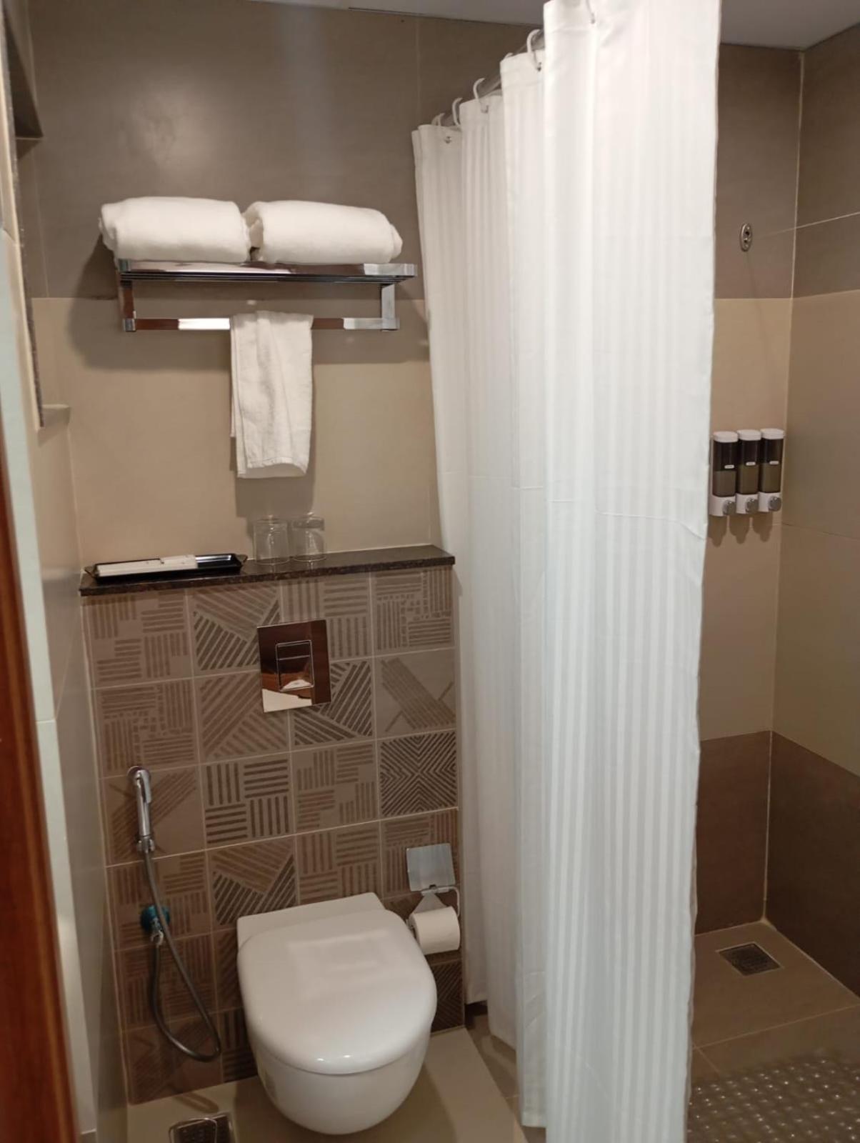 Highland Hotel Bengaluru Zewnętrze zdjęcie