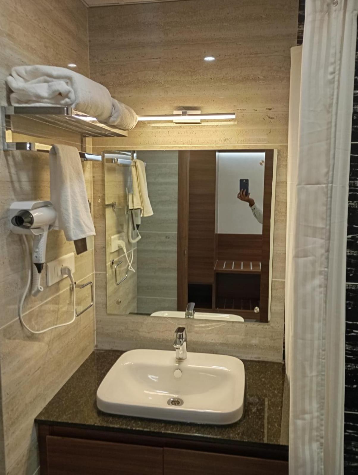 Highland Hotel Bengaluru Zewnętrze zdjęcie