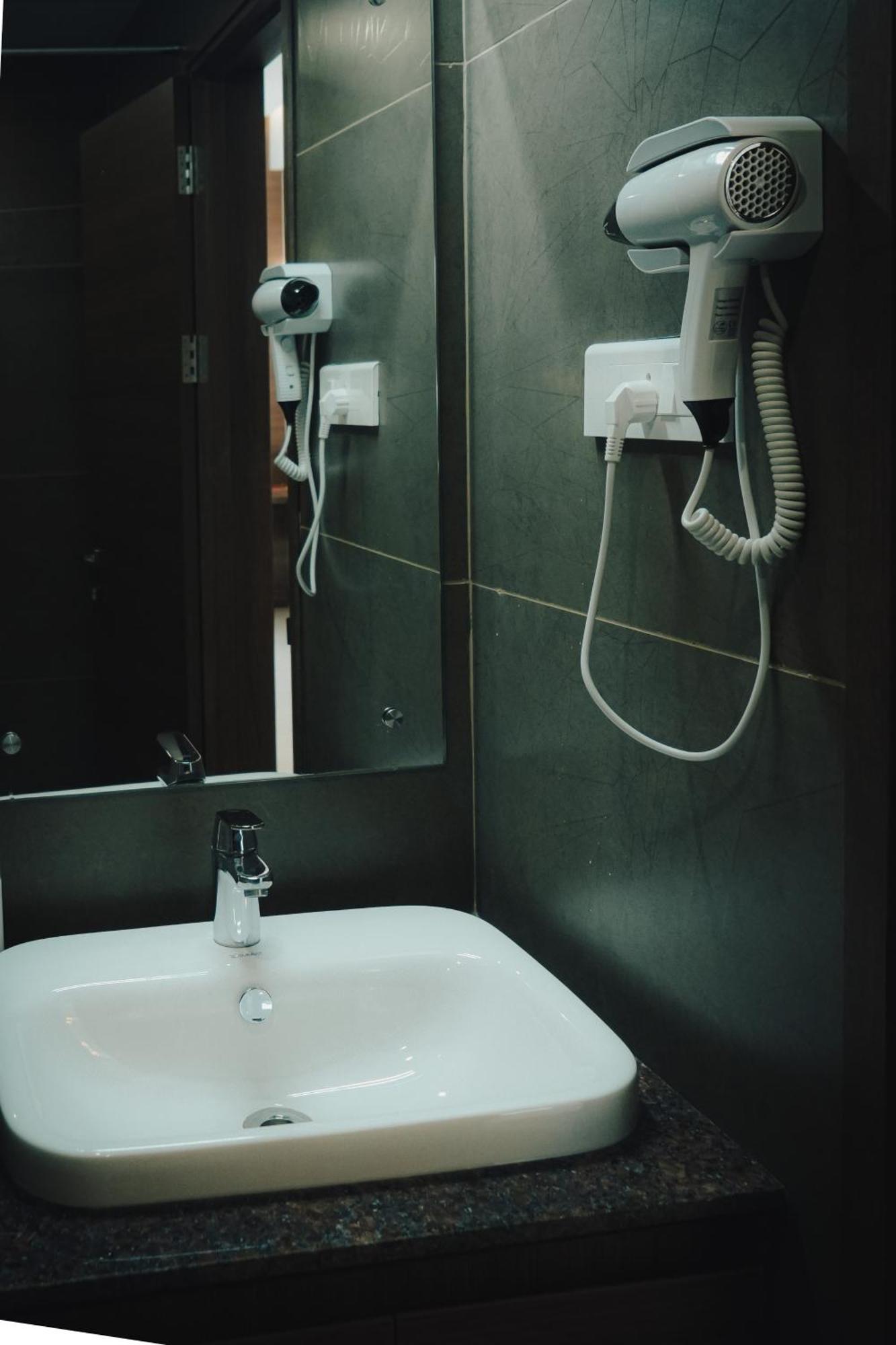 Highland Hotel Bengaluru Zewnętrze zdjęcie