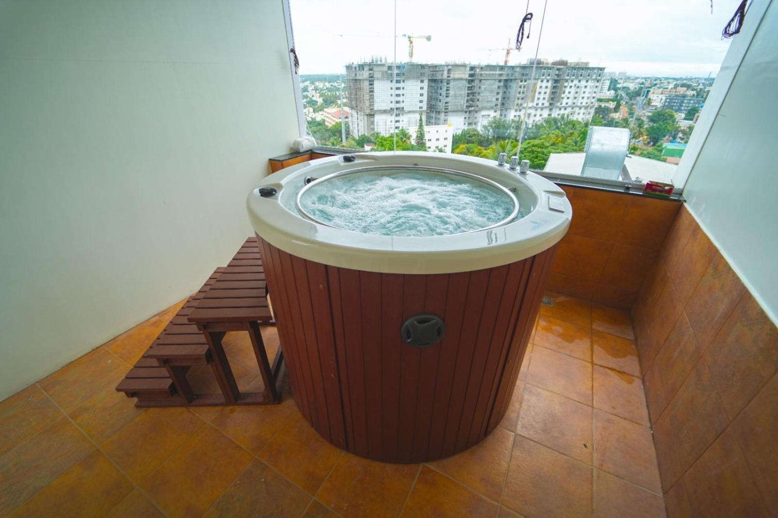 Highland Hotel Bengaluru Zewnętrze zdjęcie